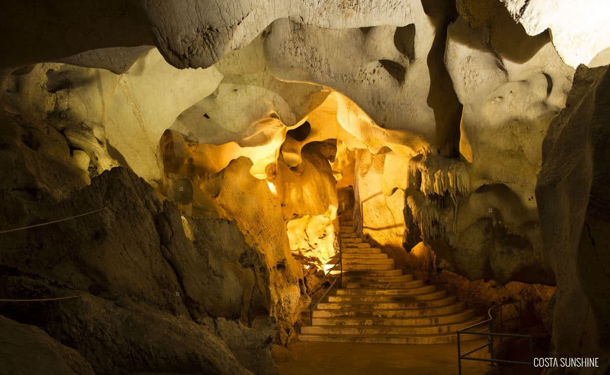 Rincón de la Victoria: Cueva del Tesoro muy antiguo en las colinas de Rincón de la Victoria