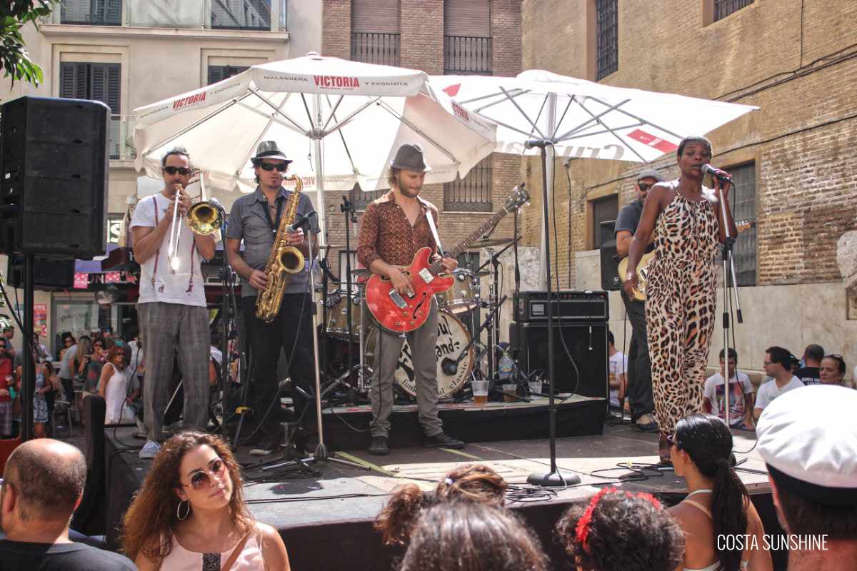 Bands treten auf der Plaza de las Flores auf